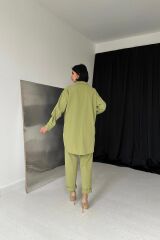 Yeşil Gömlek Ve Çıtçıtlı Pantolon Takım